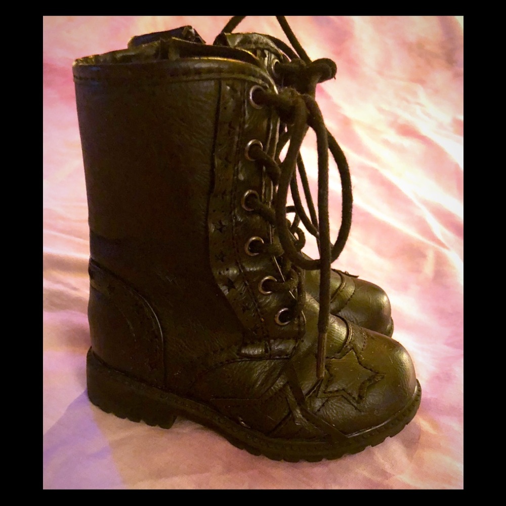 Baby combat boots💜 size small (5/6)